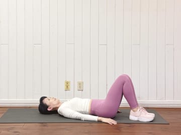 寝たまま1分で下腹スッキリ！失敗なしの簡単お腹ダイエット「フロッグプレス」