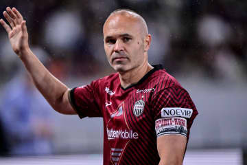 Jリーグ入場者数｢世界ベスト4入り｣へ(2)イニエスタ他3人の世界的スター獲得で｢アウェイ8試合｣で最多入場者数！その後の大打撃で｢1試合平均5796人｣に