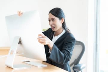 「基本給14万5000円」の30代女性、求人票の「基本給16万円」に驚愕　怒りの退職を果たす