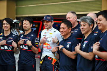 感動が抑えられないフェルスタッペンからホンダへの無線。新時代の王者とDAZN中継最後の想い【中野信治のF1分析／第24戦】