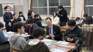 定時制高校で「仮想人生」を体験、カードゲームで学ぶ金融×キャリア教育