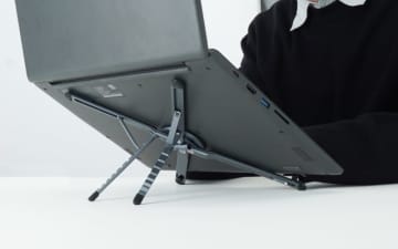 変形時のカチカチ音が心地いい多機能スタンド「1台4役『カチカチ折りたたみPCスタンド』」、サンコーが発売