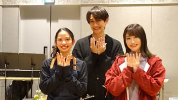 屋比久知奈&唯月ふうか出演 新作ミュージカル『白爪草』稽古快調