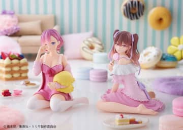 「2.5次元の誘惑」リリサ・美花莉・ノノア・アリアがネグリジェ姿に!タイトーくじにフィギュア、タペストリーなど登場
