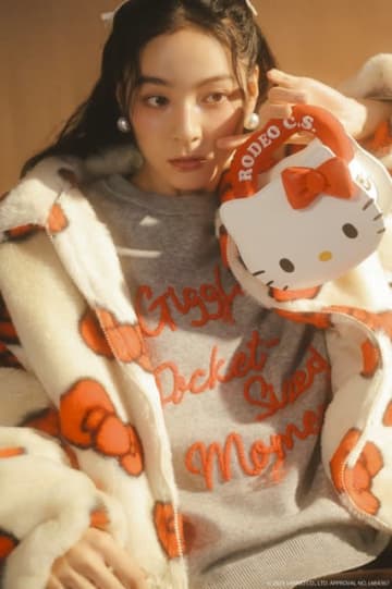 「サンリオ」キティ&Adoコラボ“アドローザトルマリィ”がふわもこコートやバッグに♪「RODEO CROWNS WIDE BOWL」コラボ