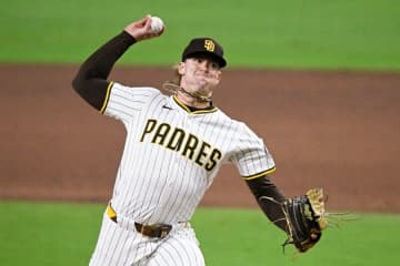 DeNA、203cm長身右腕の獲得を発表 2021年に投手転向の“異色経歴”…メジャー28登板