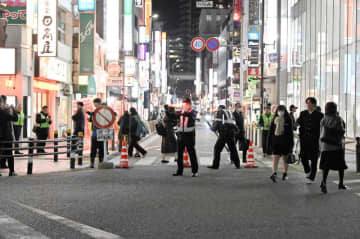 千葉市「ナンパ通り」で違法駐車が常態化　緊急車両にも支障…　金曜夜に通行止め試行し対策へ　千葉中央署