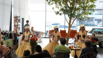 今週末はLAUMELIAのクリスマスフラショーを楽しんで！テイクアウト限定のクリスマススペシャルメニュー情報を有り☆【浦安市】