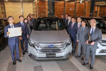 「日本カー・オブ・ザ・イヤー」の大賞はゴルファーズカーにもいいスバル フォレスター！ 選考委員の松任谷氏はどのクルマに入れた!?