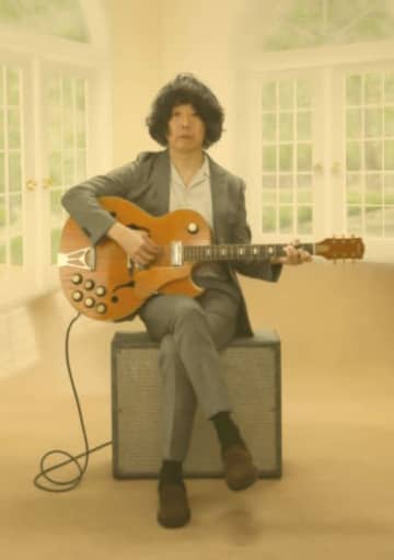 坂本慎太郎、ニュー・アルバム『ヤッホー』から先行シングル「あなたの場所はありますか?」スタジオ・ライヴMV公開