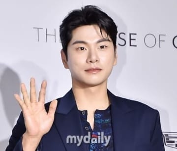 イ・イギョンの私生活を暴露した女性、継続的な脅迫被害に…法的対応へ「2人だけが所有する写真も」