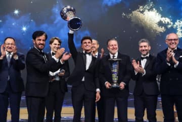 FIA表彰式で2025年F1王者ノリスが“Fワード”の失言も、罰金は免除。フェルスタッペンは体調不良で欠席