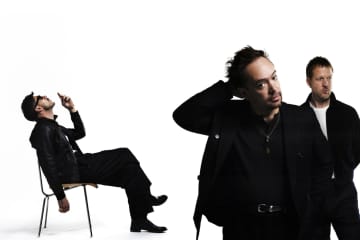 マムフォード＆サンズ、ジャスティン・ヴァーノンと共作した新曲「Prizefigher」公開