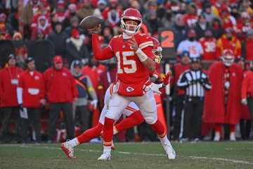 チーフスQBマホームズがチャージャーズ戦でACL断裂