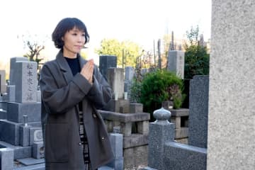 水森かおり、徳間ジャパン元社長・徳間康快さんの墓前に23年連続のNHK紅白出場を報告！　「幅広い世代の皆さんに楽しんでいただけるパフォーマンスを」