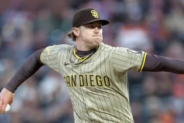 「おお！！！！　これはデカい！！」DeNA、203㎝剛腕入団の正式発表にネット歓喜　往年ファンは「昔いなかった？」「投げるレイノルズ！」と反応も