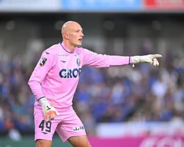 「等々力を無敵の要塞にしたい」川崎が岡山の正守護神を獲得！ ブローダーセンが完全移籍「運命のように感じます」