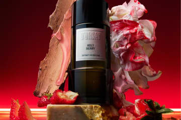 ドルセー25年冬フレグランス、ストロベリーミルクの甘美でウッディな香り＆情熱的なローズの濃密な香り