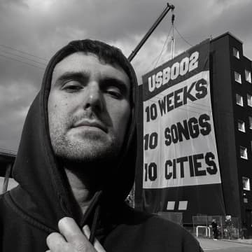 フレッド・アゲイン、最新作『USB 002』で“進化し続けるアルバム”の新章へ！