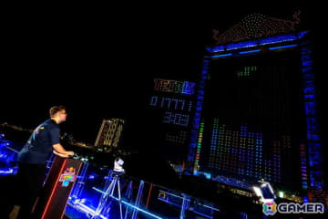 ドバイ・フレームが2,000機以上のドローンでゲーム画面に！世界初の空中テトリス公式戦「Red Bull Tetris World Final」の公式レポートが到着