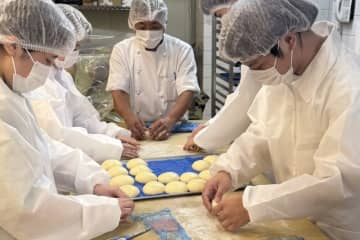 アイデアを終わらせない N高グループの学びが生んだ「みたらしコッペ」