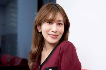 「痛々しい…」　中川安奈、海外ロケでのトラブル報告もファンうっとり「綺麗な背中」「めちゃくちゃ色っぽい」