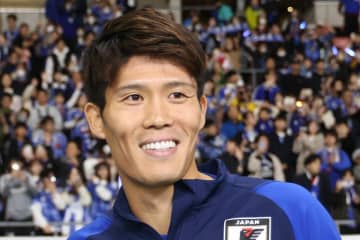 冨安健洋　アヤックス入りへ１６日メディカルチェック報道　契約は今季限りの契約か