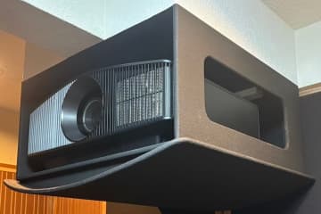 Vento、オーダーメイドのプロジェクターケース「OPC-1」