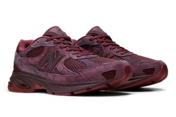 ニューバランスのスニーカー「アブゾーブ 2010」バーガンディ異素材アッパー、リッチ・ポールとコラボ