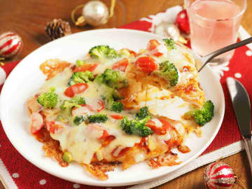 クリスマスにもおすすめ！やわらか鶏むね肉の“ピザ風チキン”レシピ