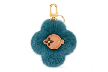 ルイ・ヴィトン「ヴィヴィエンヌ」のバッグチャーム“ふわふわ”ファー＆モノグラムのピンクデニム