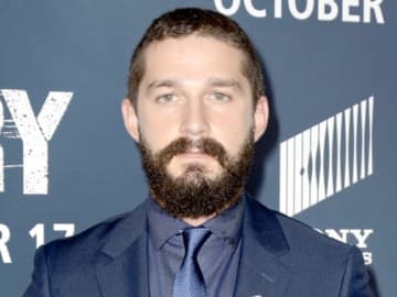 シャイア・ラブーフ、愛娘モチーフ？　背中一面に巨大タトゥーを入れる