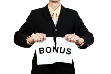 会社の業績が悪化し「今年の冬のボーナスはゼロ」と社長が…。生活もあるのに、いきなり「ボーナスカット」は法的に問題ないの？