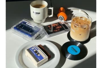 カセットテープで音楽が聴けるカフェ「カッセ」渋谷にオープン