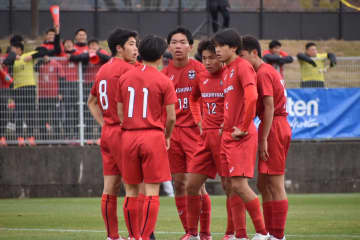 東山、尚志に2-1で競り勝ち2014年以来のプレミアリーグ復帰