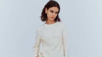 【明日なに着る？】ロンTのように使えて「ニットのようにあたたかい」白トップス