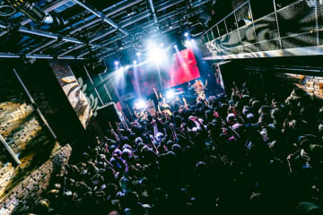 【ライヴレポート】Zilqy、1stライヴ＜Start The Fire＞開催。2026年秋に1stフルアルバム発表も「私たちは自由を一番追い求めたい」