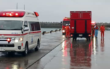 【速報】男性2人が海に転落　1人救助、1人不明　銚子漁港近くの堤防