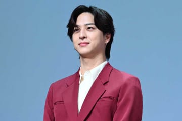 timelesz・寺西拓人、池袋で“完全ゲリラ”のビラ配り　大歓声に笑顔「乾燥していたのでハンドクリームを」