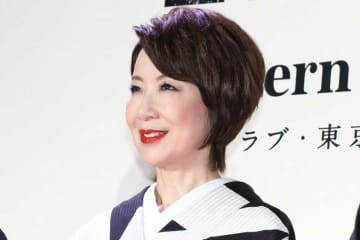 祖母になった伊藤蘭、変わらぬスタイルに「スラッとした脚」「お人形さんかと…」