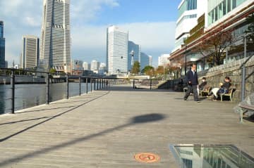 横浜市、路上喫煙禁止を説明　27年1月実施方針　100万人に路上調査も　市議「実効性が重要」