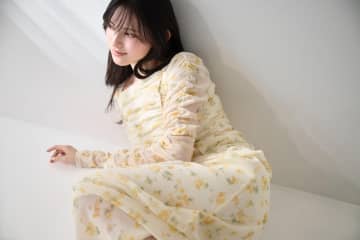 スナイデル“春を先取り”パステルカラーのニットやギャザードレス、透け感チュールワンピースも