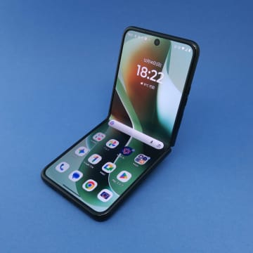 [法林岳之の「週刊モバイルCATCH UP」]「motorola razr 60 ultra」、フツーに飽きてきたユーザーに応えられるか
