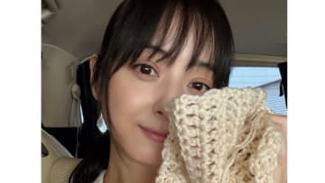 「販売して欲しい」佐々木希 センス抜群な手編みバッグやブランケットを披露！編み目が揃った“まるで商品”な作品に「器用で羨ましい」と絶賛の嵐