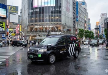 ウーバー、楽天と連携でタクシー王者「GO」に勝負…ポイント全額負担に込めた本気度