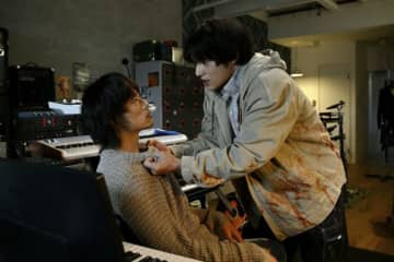 『シナントロープ』“クルミ”が目出し帽を脱いだ！　演じていた人気ミュージシャンに驚き「まさか」「全然気づかなかった…」