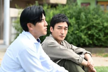 『終幕のロンド』“鳥飼”草なぎ剛、“静音”国仲涼子に向ける視線に反響「怪しんでるよね」「疑ってる？」