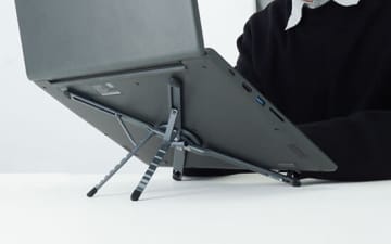 1台で4役こなす スマホでも使えるサンコーの軽量PCスタンド