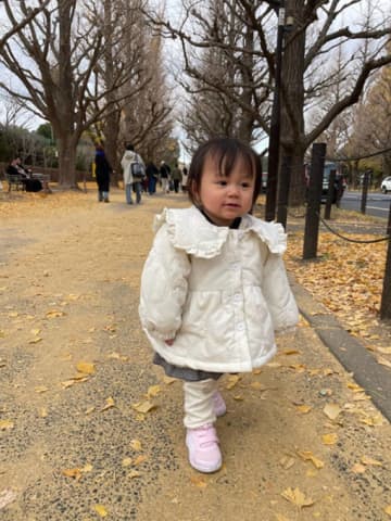 山本圭壱、父娘で散歩へ！1歳愛娘のウォーキングSHOTに「モデルさんみたい」「天使じゃん」の声