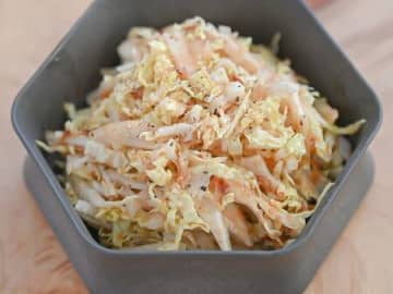 火を使わない！簡単に作れる！白菜のおかかサラダ